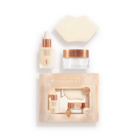 CHARLOTTES IKONISKE MAGIC MINI SKIN SET – HUDPLEIESETT I REISESTØRRELSE