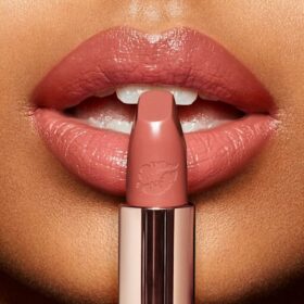 Hot Lips 2 IN LOVE WITH OLIVIA