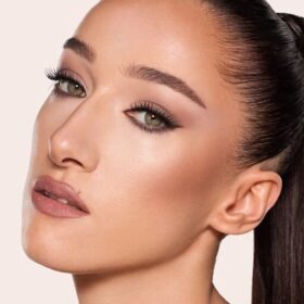 THE SUPER NUDES LOOK MAKEUP KIT