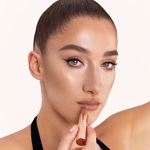 THE SUPER NUDES MATTE REVOLUTION – CATWALKING