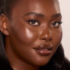 UNREAL SKIN SHEER GLOW TINT FOUNDATION KIT Ansiktssett